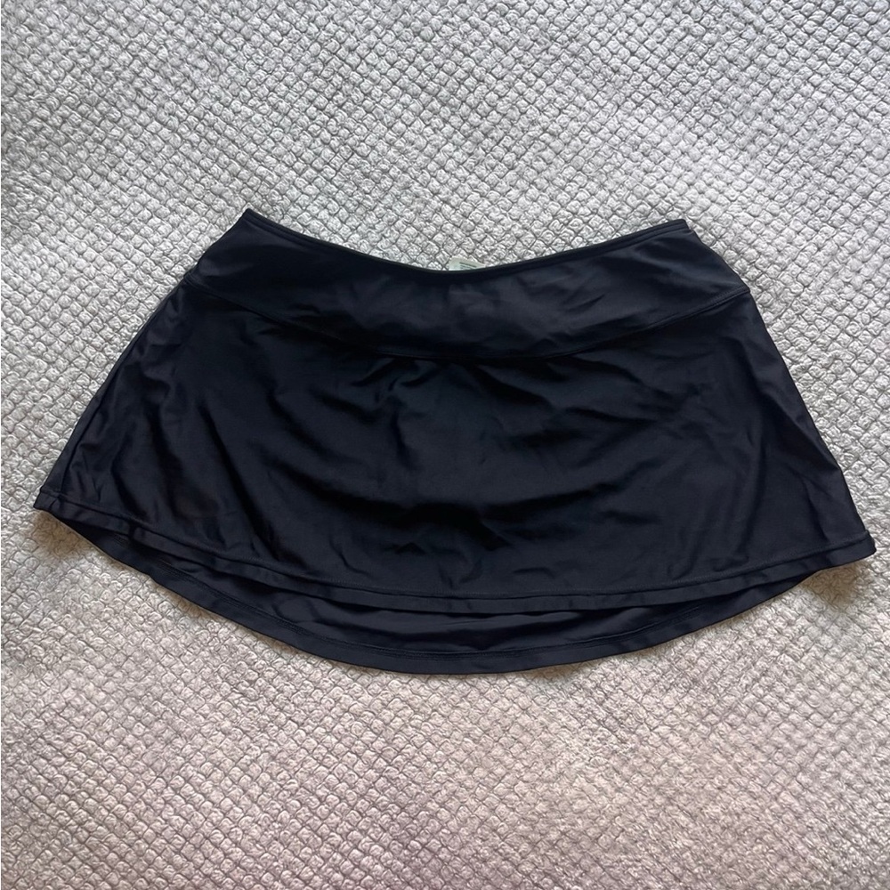 black low rise swim skirt